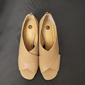 BRAND NEW PEEP TOE CRISSCROSS STRAP ZIP CLOSURE BACK SHOE